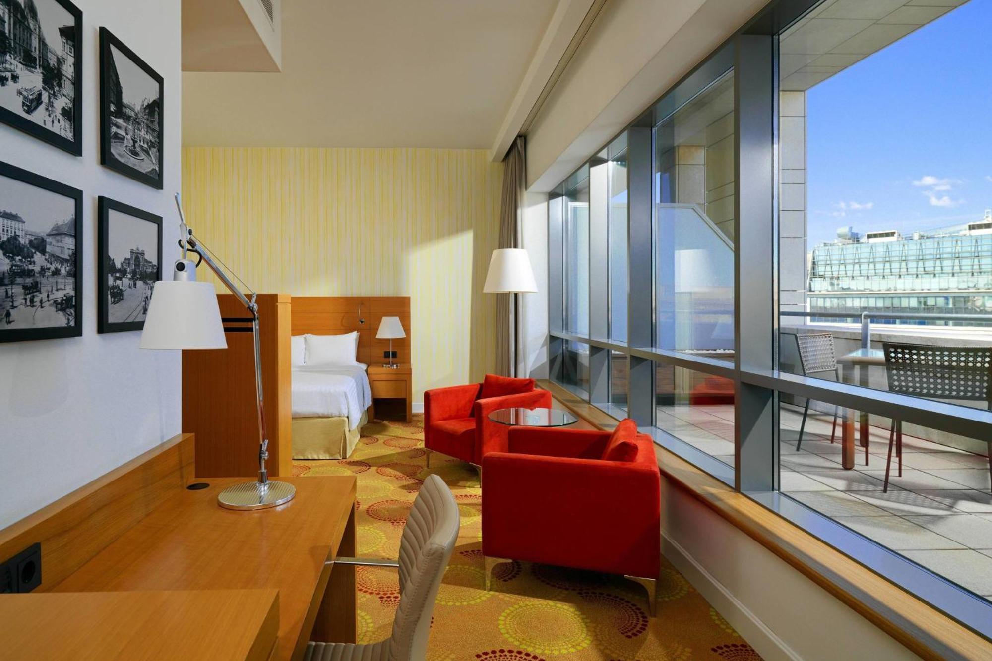 Courtyard By Marriott Budapest City Center — Photos 2