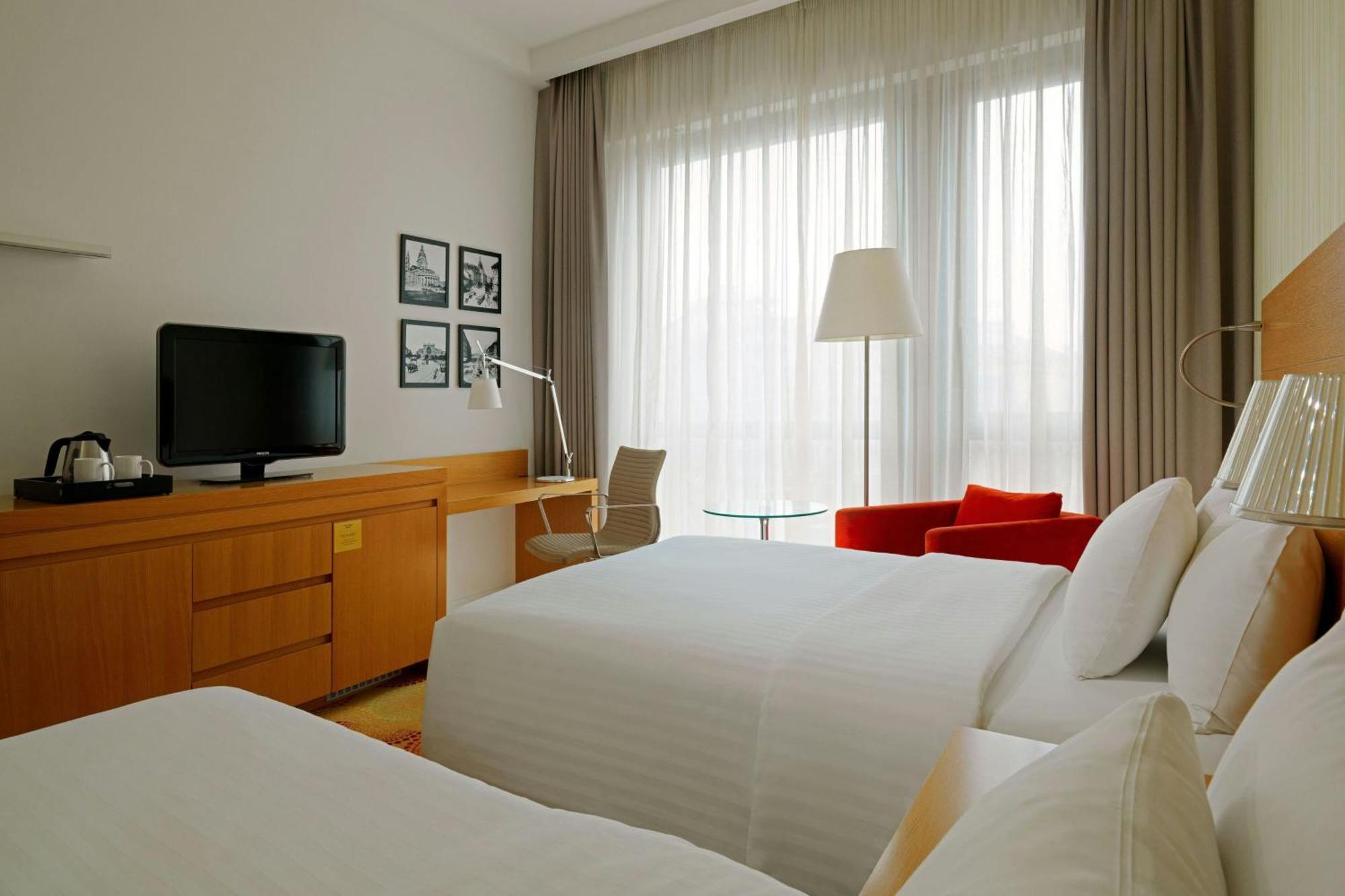 Courtyard By Marriott Budapest City Center — Photos 1